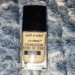 Wet N' Wild photofocus foundation